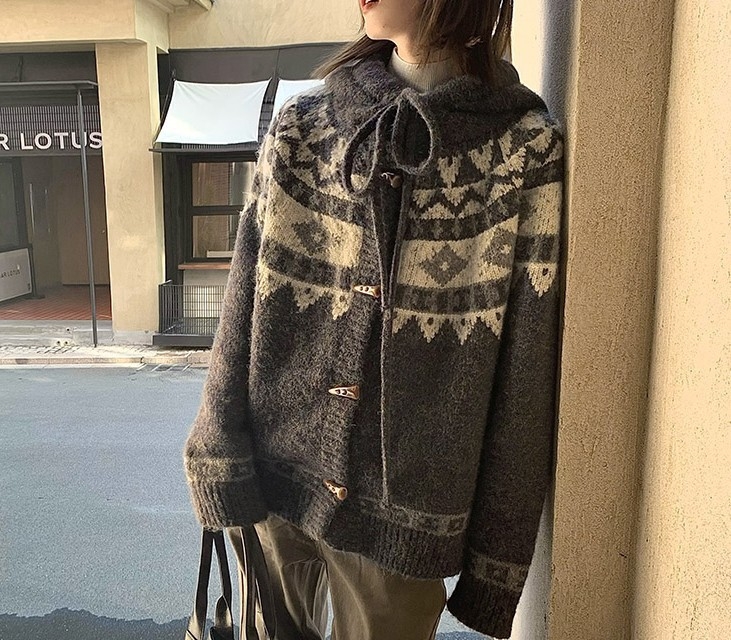 Kardigan s kapuljačom i jacquard uzorkom – vintage retro stil, geometrijski uzorak, srednja debljina, normalan kroj, za odrasle žene