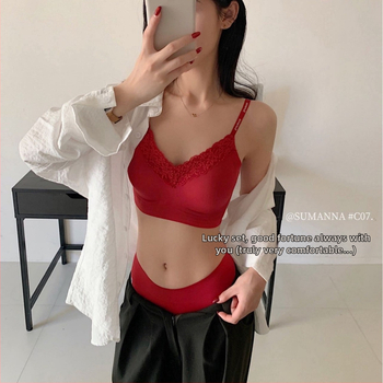 Moterų nailoninis apatinių komplektas su push-up cami, fiksuota krūtinės forma ir gražus nugara (pagrindinė audinio sudėtis: 66%)