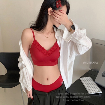 Moterų nailoninis apatinių komplektas su push-up cami, fiksuota krūtinės forma ir gražus nugara (pagrindinė audinio sudėtis: 66%)