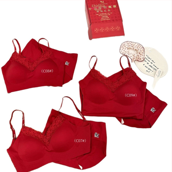 Moterų nailoninis apatinių komplektas su push-up cami, fiksuota krūtinės forma ir gražus nugara (pagrindinė audinio sudėtis: 66%)