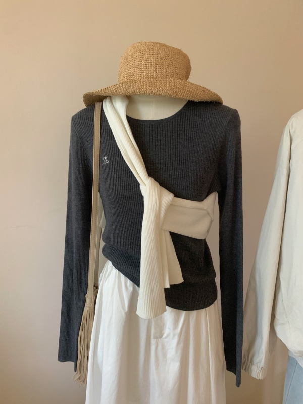 Ženski pleteni džemper s okruglim izrezom i šivanom ukrasom, uski kroj, debeli patchwork pleteni uzorak