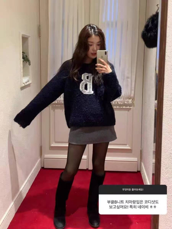 Kapucnis, raglán ujjú pulóver betűs mintával, pamut-spandex kötött anyag, laza szabás