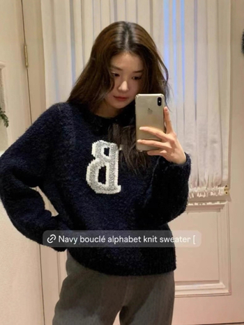 Kapucnis, raglán ujjú pulóver betűs mintával, pamut-spandex kötött anyag, laza szabás