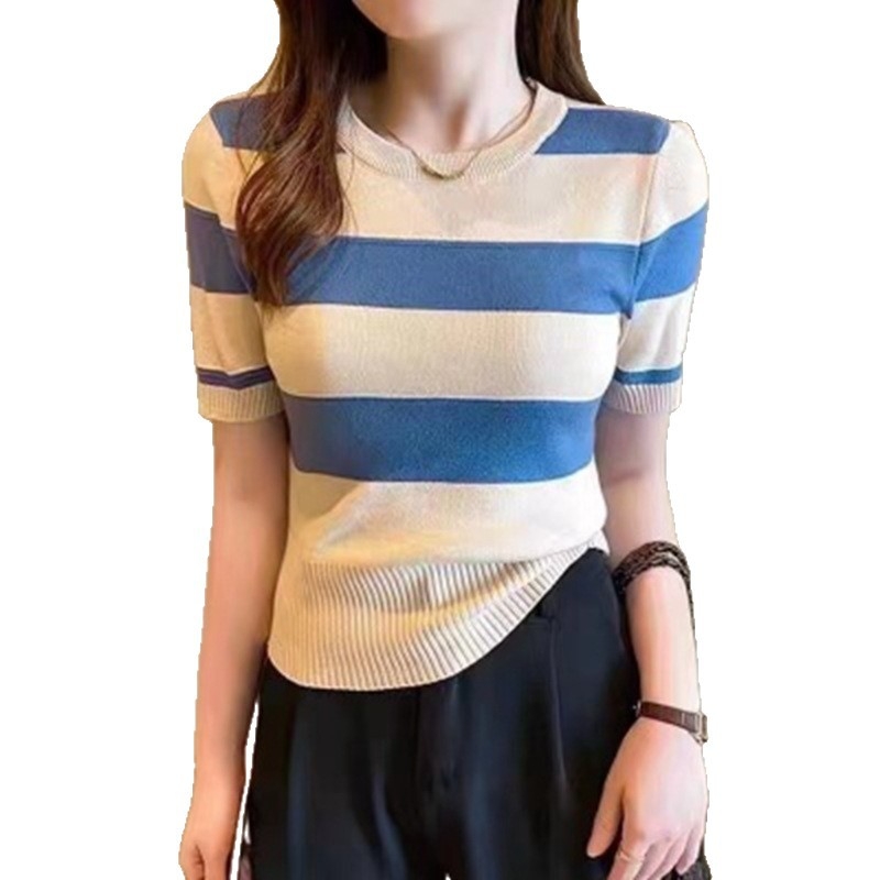 Πλεκτός γυναικείος πουλόβερ με κουκούλα από βισκόζη, ριγέ – στενή γραμμή, 3/4 μανίκια