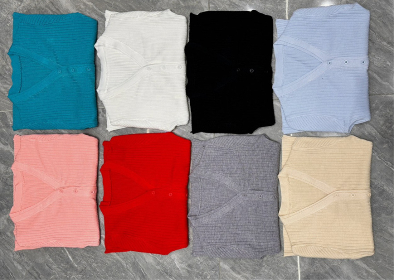 Ženski pulover od Core Yarn – V-izrez, dugi rukavi, uski kroj, viskozno vlakno