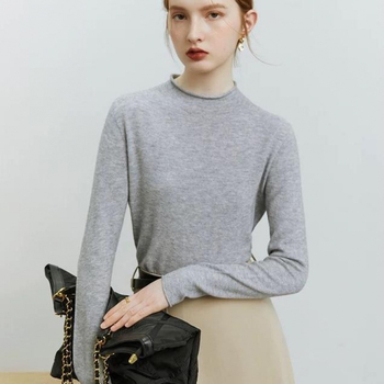 Moteriškas vilnos megztinis viršus su pusaukštos apykaklės, raglano rankovės, vienspalvis, įprastas kirpimas