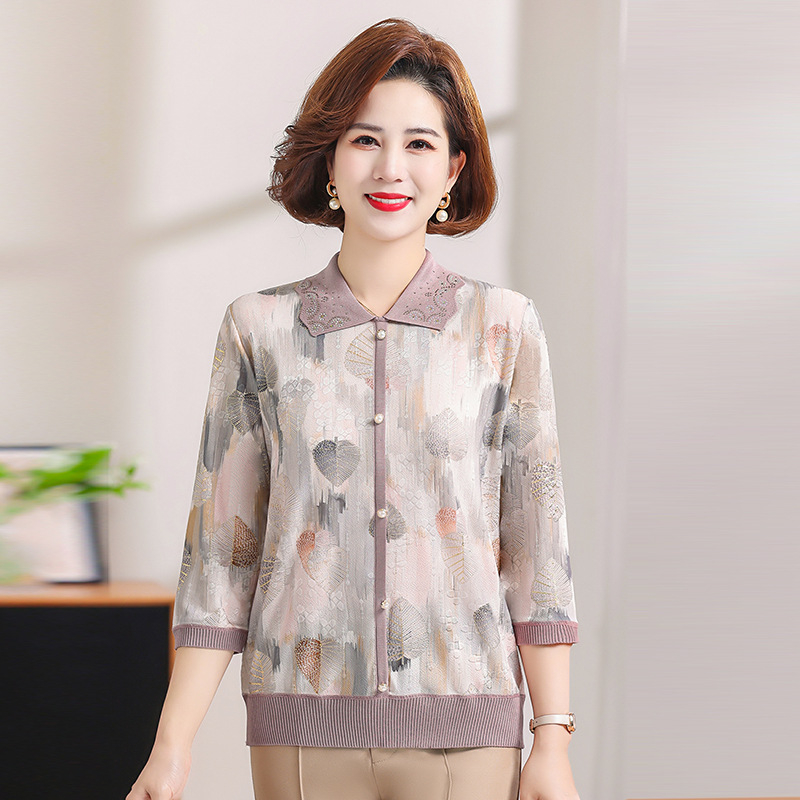 Hosszú ujjú kötött felső reveres gallérral, poliészter (90–95% tartalom), nyomott mintával, városi stílushoz