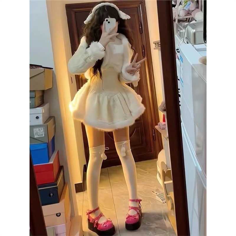 Set din două piese cu corduroy plush cu funda — jachetă scurtă din plush cu mâneci lungi și fustă scurtă tricotată, amestecuri din blană de iepure și in (≤30% fiecare), primăvara 2025