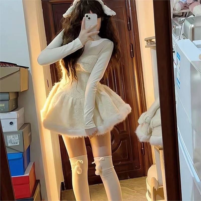 Set din două piese cu corduroy plush cu funda — jachetă scurtă din plush cu mâneci lungi și fustă scurtă tricotată, amestecuri din blană de iepure și in (≤30% fiecare), primăvara 2025