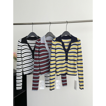 Раиран плетен пуловер – висока яка, копчета, слим фит, полиестер над 95%