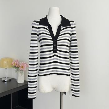 Раиран плетен пуловер – висока яка, копчета, слим фит, полиестер над 95%