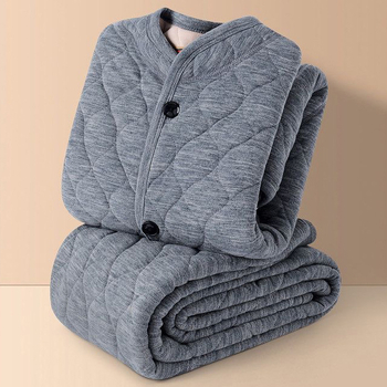 Seniorski kućni komplet od coral fleecea – trostruko quiltan, fleece podstava, debeli, okrugli ovratnik, dugi rukavi, hlače, jednostavan ležeran stil, poliester