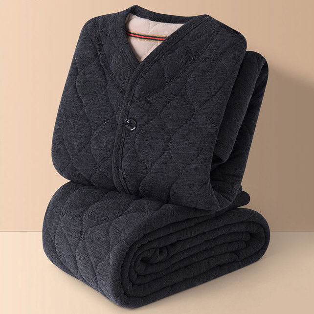 Seniorski kućni komplet od coral fleecea – trostruko quiltan, fleece podstava, debeli, okrugli ovratnik, dugi rukavi, hlače, jednostavan ležeran stil, poliester