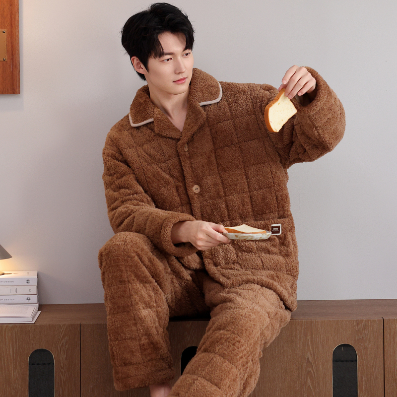 Férfi téli pizsama szett, vastag béleléssel, quilted, 100% poliészter, galléros, hosszú ujjú