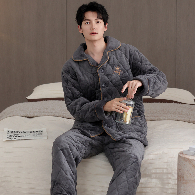 Férfi téli pizsama szett, vastag béleléssel, quilted, 100% poliészter, galléros, hosszú ujjú