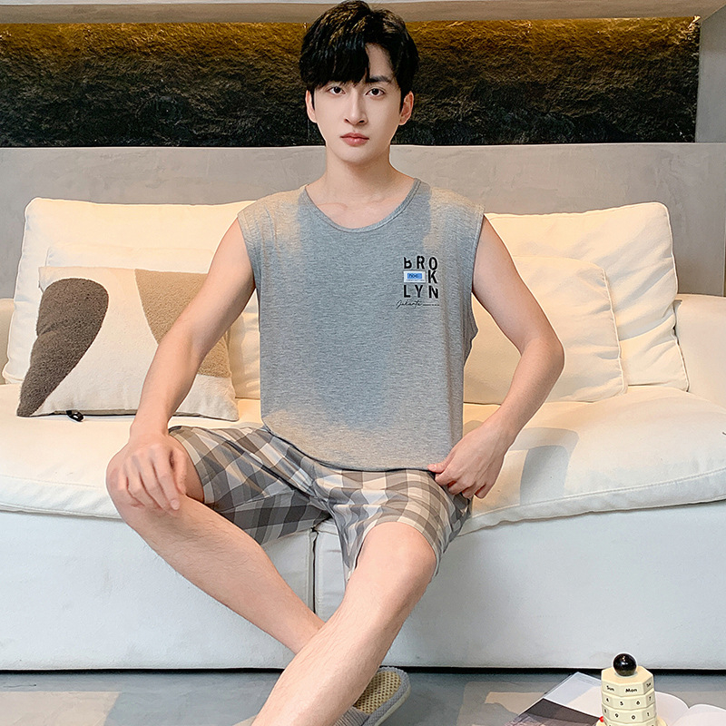 Férfi modal-pamut pizsama készlet: ujjatlan felső és rövidnadrág, lélegző és könnyű nyárra; anyag Modal, 141–160 g/m², kerek nyak