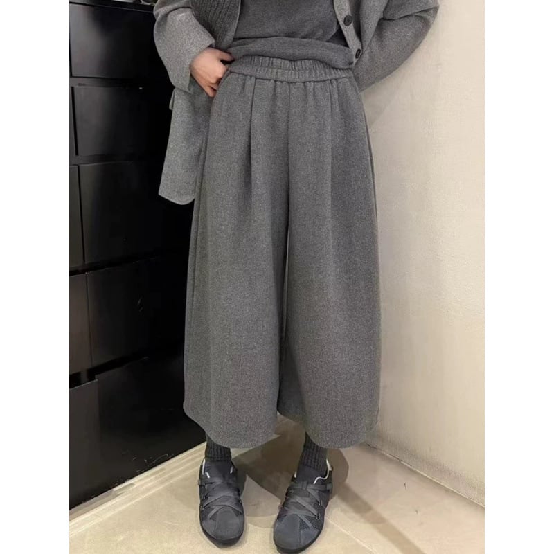 Női egyenes szabású gyapjú nadrág, magas derék, szűk szabás, 95%+ gyapjú tartalom, téli 2025, városi stílus