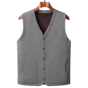 Vesta pentru bărbați căptușită cu fleece, decolteu în V, croi lejer, închiderea cu nasturi pe un singur rând, buzunare laterale.