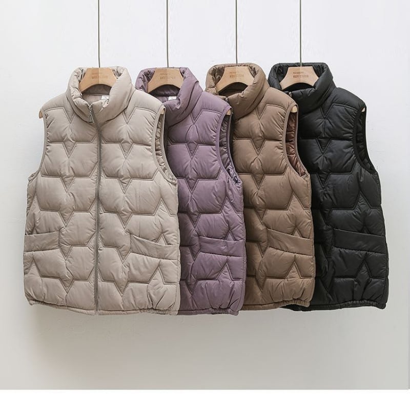 Női pehely-pamut mellény, szabályos szabású, polo gallér, cipzár, hossz 50–65 cm, 2025 tavasz kiadás