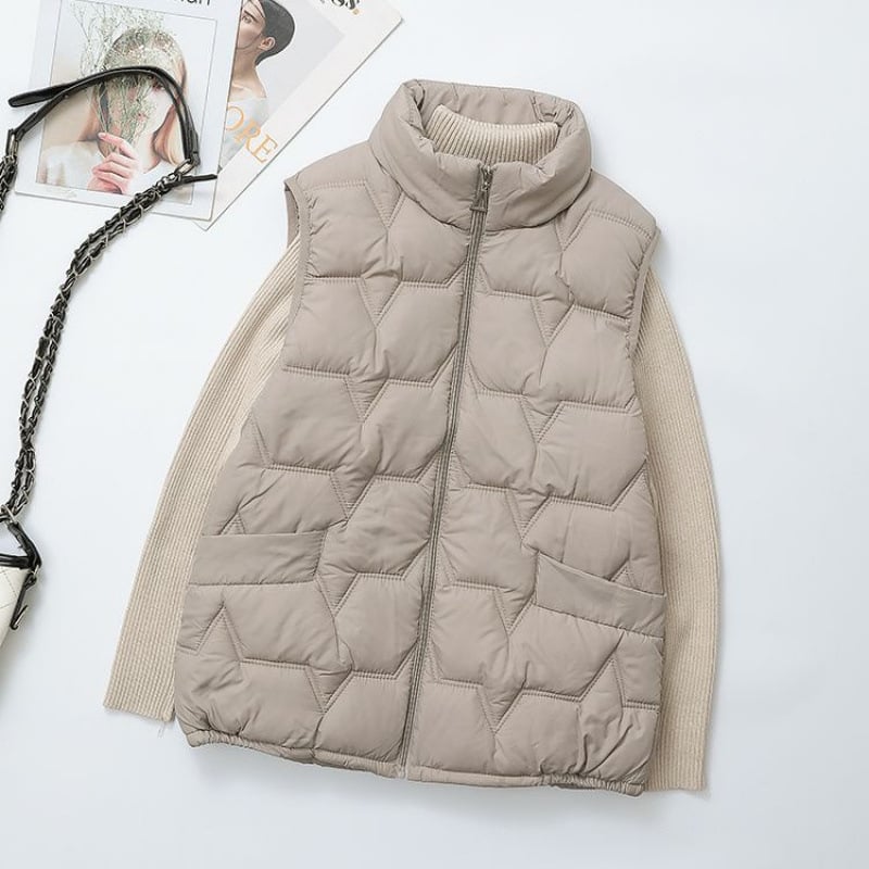 Női pehely-pamut mellény, szabályos szabású, polo gallér, cipzár, hossz 50–65 cm, 2025 tavasz kiadás