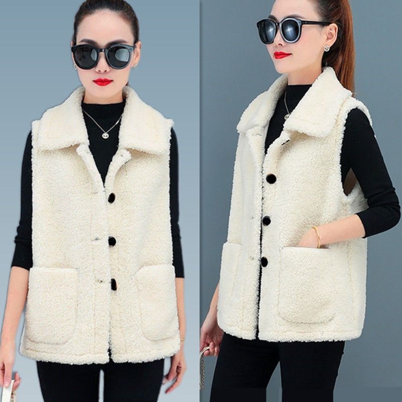 Vesta damă (Ultra-Short, decolteu în V, croială în linie A, lână de miel tricotată)