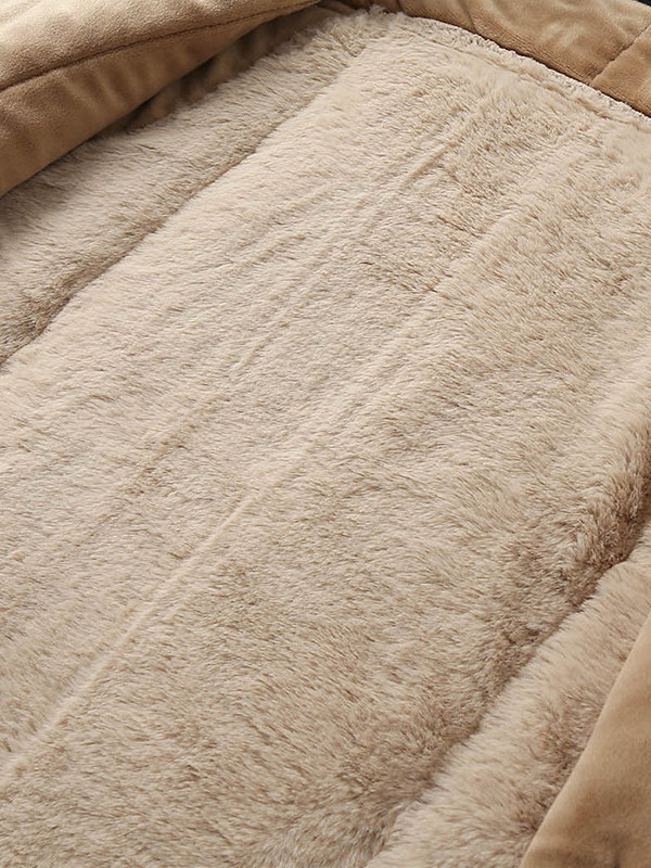 Vesta din bumbac căptușită cu fleece, umplutură poliesterică, croială în talie, fără glugă, buzunare laterale