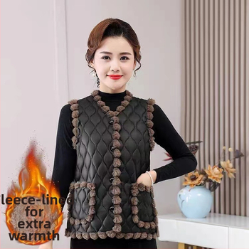 Ujjatlan mellény V-nyakkal, fleece-béléssel, selyemszerű töltettel és műszőrmével, poliészter 80–90%