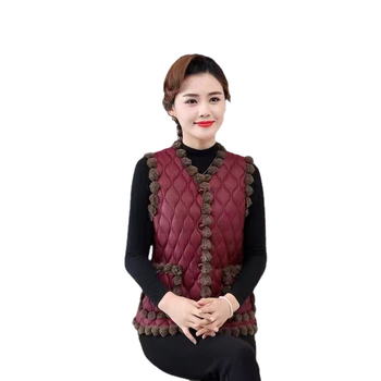 Ujjatlan mellény V-nyakkal, fleece-béléssel, selyemszerű töltettel és műszőrmével, poliészter 80–90%