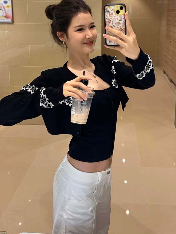 Двучастен комплект: плетен кардиган с качулка и потник, снежен модел, дълги ръкави, кръгла яка (материя: основна прежда 50–70% и акрил <30%)