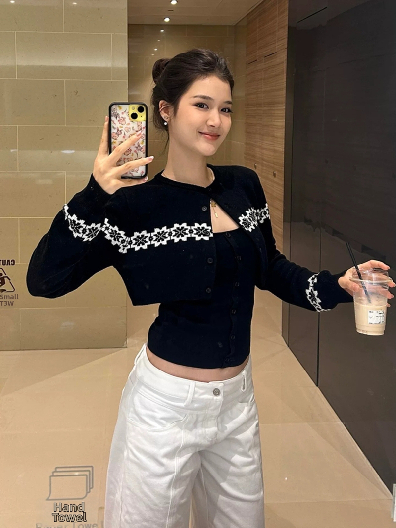 Двучастен комплект: плетен кардиган с качулка и потник, снежен модел, дълги ръкави, кръгла яка (материя: основна прежда 50–70% и акрил <30%)