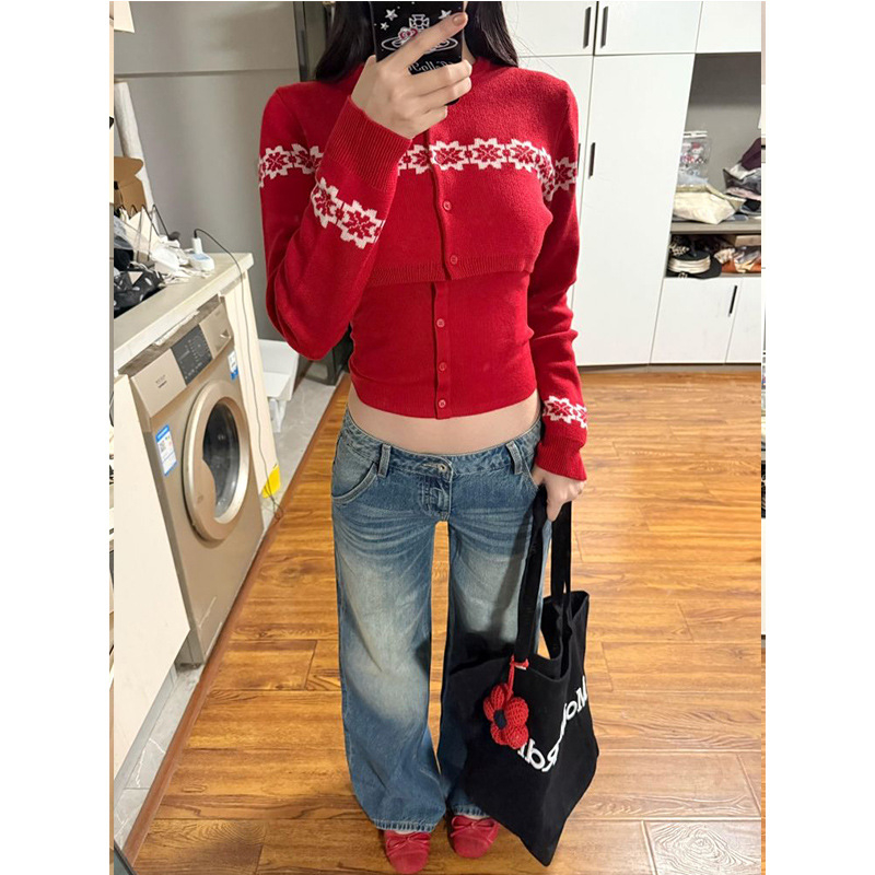 Двучастен комплект: плетен кардиган с качулка и потник, снежен модел, дълги ръкави, кръгла яка (материя: основна прежда 50–70% и акрил <30%)