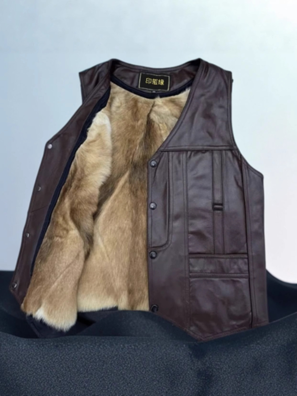 Pravá hovädzia koža s kožušinovou podšívkou, cardigan vesta s V-krkom, úzky strih, vrecká s patchami