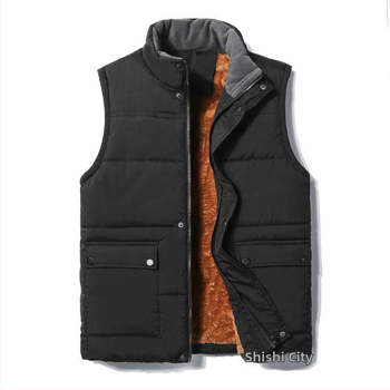 Pánska vesta s fleecovou podšívkou, stojatý golier, károvaný vzor, predný zips a patchové vrecká