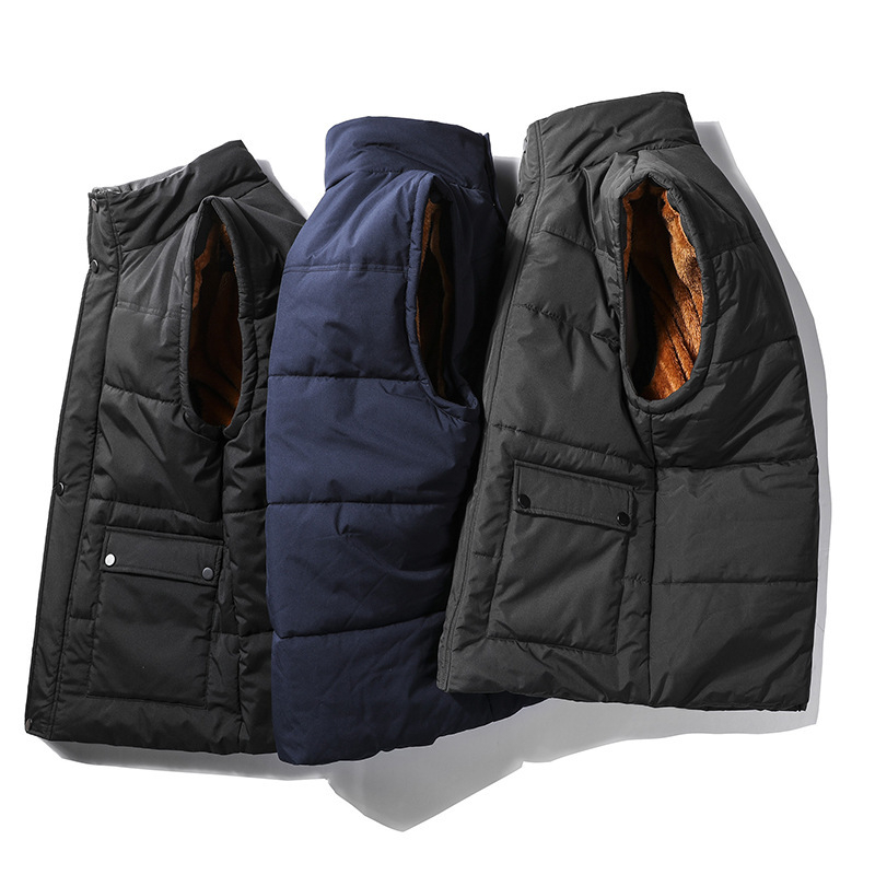 Pánska vesta s fleecovou podšívkou, stojatý golier, károvaný vzor, predný zips a patchové vrecká