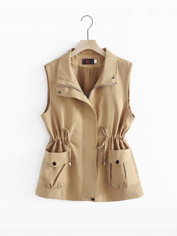 Női szabályos városi mellény magas derekú, elöl cipzárral, hossz 50–65 cm, anyagtartalom 70–80%