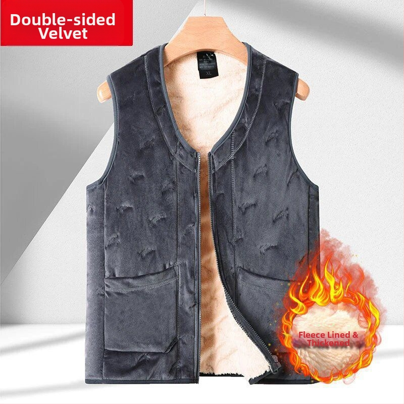 Pánska quiltovaná vesta s kapucňou, výplň z bavlny, vonkajší materiál vlna, podšívka z ľanu, vrecká a zipsy, jar 2025