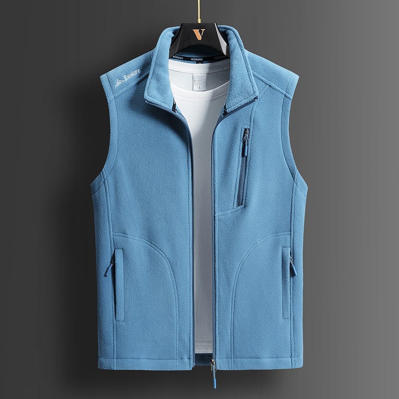Vanjska flis veste, korejskog stila, uski kroj, kopčanje na zip, bez kapulje, glavna tkanina 90% poliester, podstava poliester.