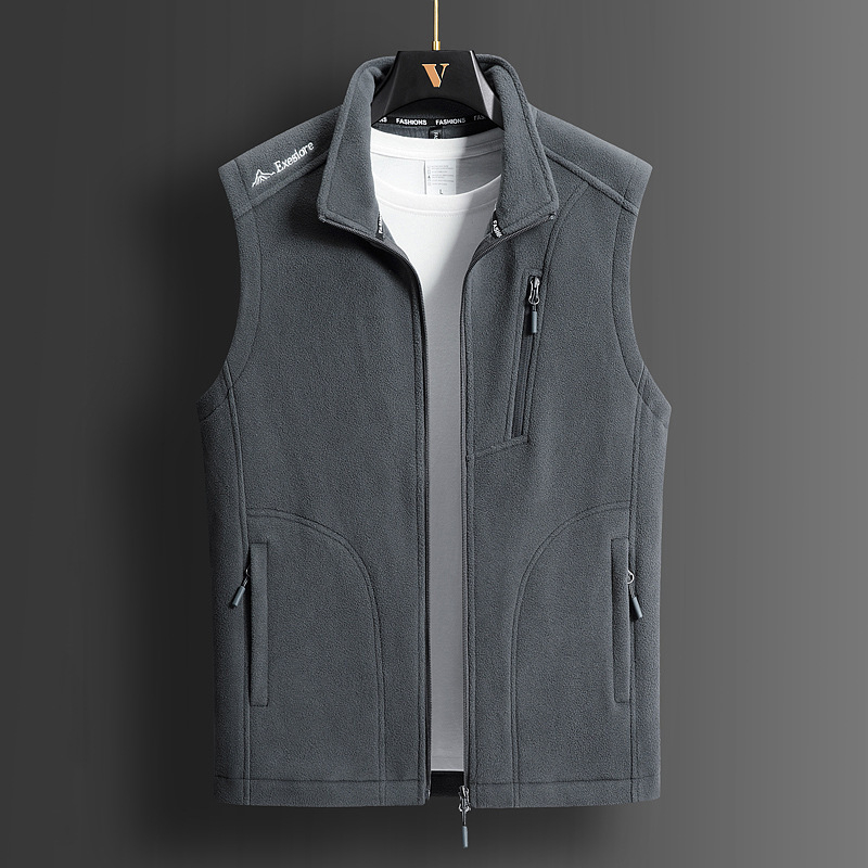 Vanjska flis veste, korejskog stila, uski kroj, kopčanje na zip, bez kapulje, glavna tkanina 90% poliester, podstava poliester.