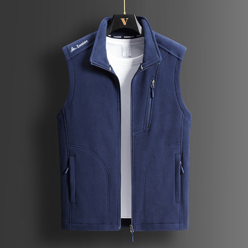 Vanjska flis veste, korejskog stila, uski kroj, kopčanje na zip, bez kapulje, glavna tkanina 90% poliester, podstava poliester.