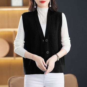 Πλεκτό γιλέκο χωρίς μανίκια – αστικό στυλ, γιακάς με κουμπιά, τρία κουμπιά, πολυεστέρας, μήκος 50–65 εκ.