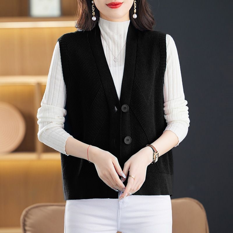 Πλεκτό γιλέκο χωρίς μανίκια – αστικό στυλ, γιακάς με κουμπιά, τρία κουμπιά, πολυεστέρας, μήκος 50–65 εκ.