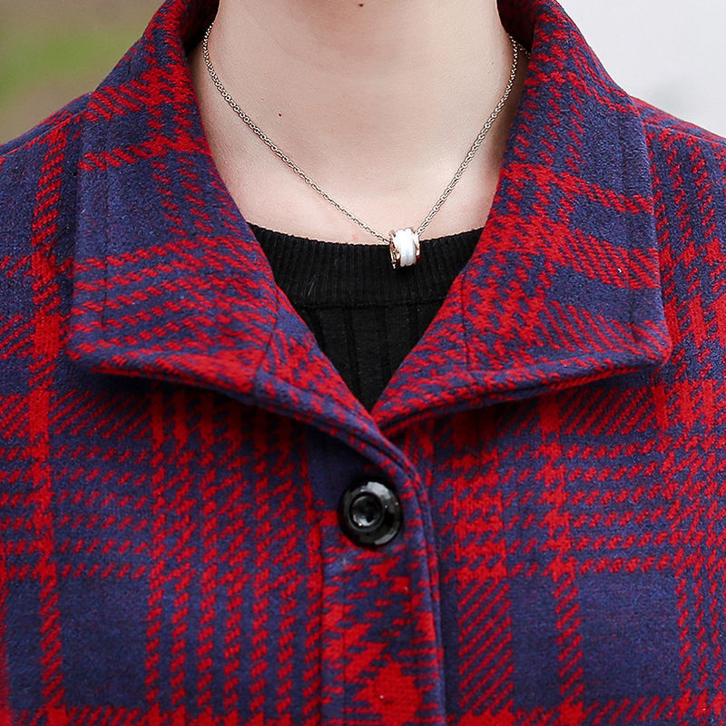 Női mellény kockás mintával, galléros, karcsúsított szabás, 95% poliészter, elöl gombos zárás és több csattal, városi stílus