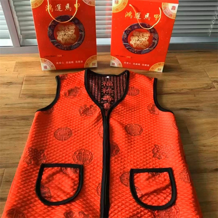 Vesta za osobe srednje dobi i starije, debelo prešivena poliester tkanina, izgled imitacije kašmira, bez ovratnika, ležerni gradski stil