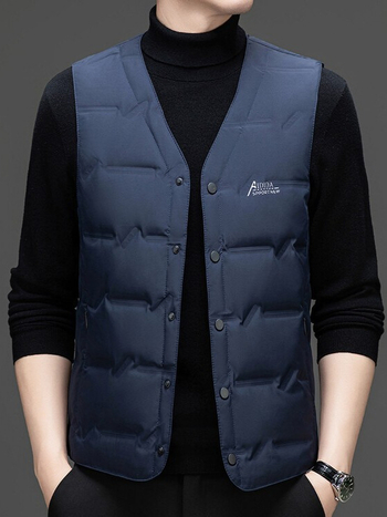 Vesta masculină din puf, guler în V, închidere cu nasturi, umplură din puf de rață alb, material principal poliester, căptușeală poliester, croială Slim, sezon toamnă-iarnă