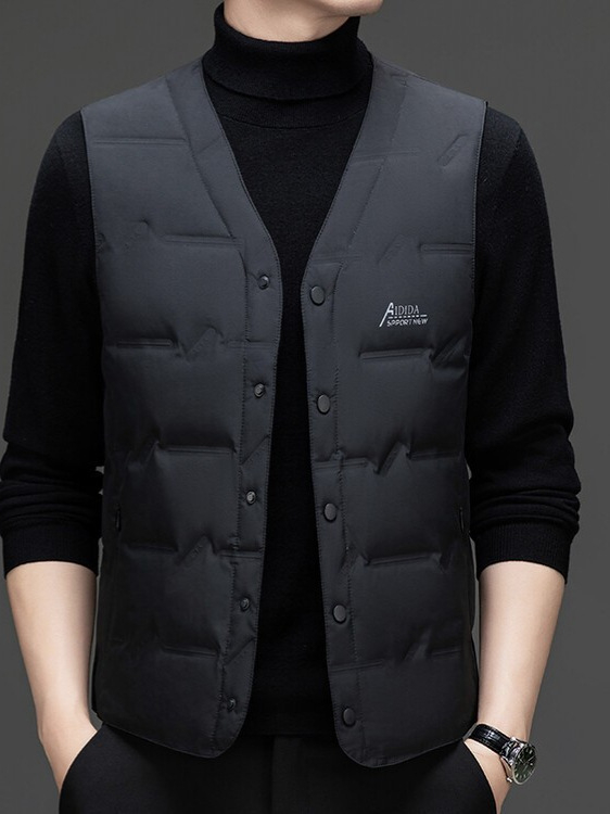 Vesta masculină din puf, guler în V, închidere cu nasturi, umplură din puf de rață alb, material principal poliester, căptușeală poliester, croială Slim, sezon toamnă-iarnă