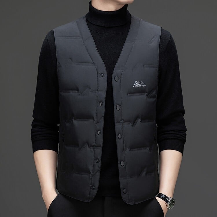 Vesta masculină din puf, guler în V, închidere cu nasturi, umplură din puf de rață alb, material principal poliester, căptușeală poliester, croială Slim, sezon toamnă-iarnă