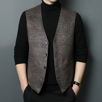 Téli gyapjú-púpos mellény gallér nélkül, egysoros záródás, kockás mintázatú, anyag: 50% gyapjú, 50% poliészter, télre.