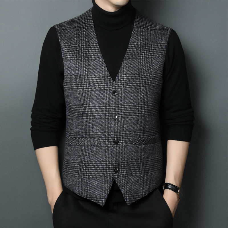 Téli gyapjú-púpos mellény gallér nélkül, egysoros záródás, kockás mintázatú, anyag: 50% gyapjú, 50% poliészter, télre.