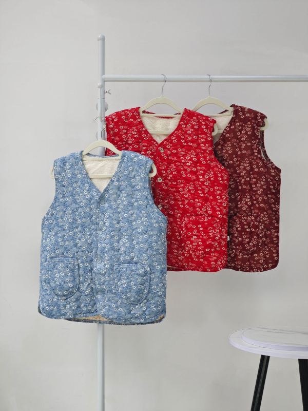 Sieviešu ziemas flīsa veste ar ziedu izšuvumu, poliesters 90–95%, garums 50–65 cm, ikdienas japāņu-korejiešu brīvā stila