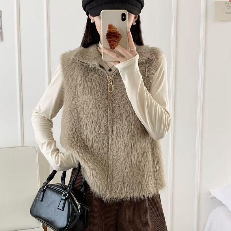 Kapuljačasti prsluk od umjetnog norkinog krzna, V-izrez, zip zatvaranje, udoban širok kroj, duljina 50–65 cm